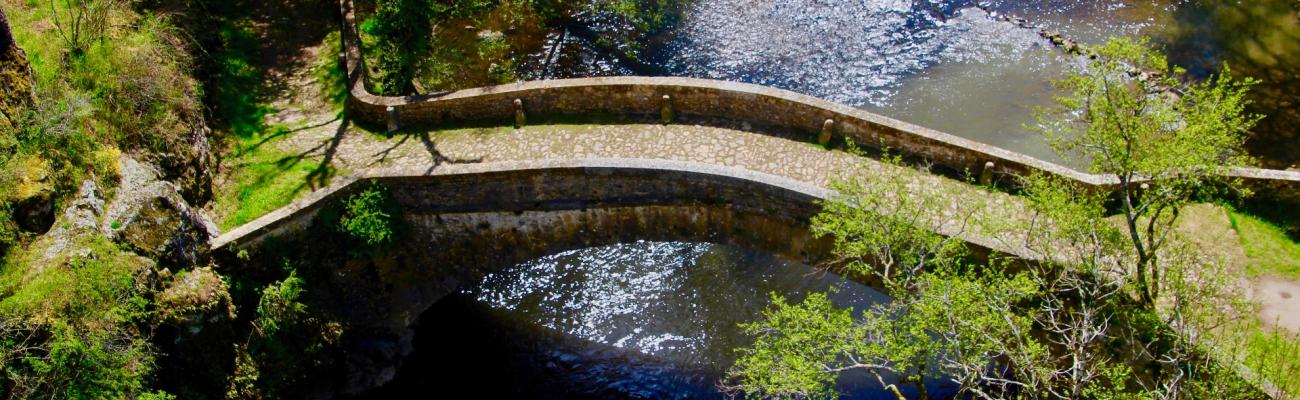 Brug bij Pierre-Perthuis